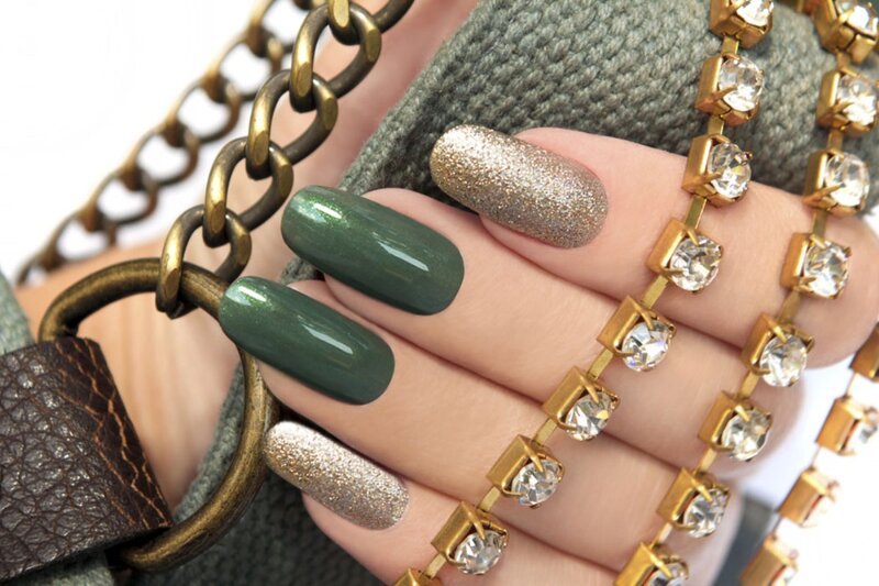 Hand with Manicured Nails — Green