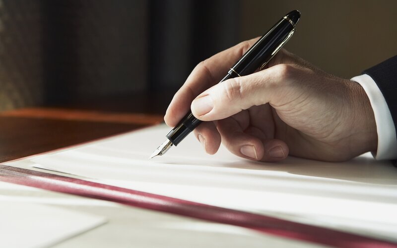 hand writing with fountain pen