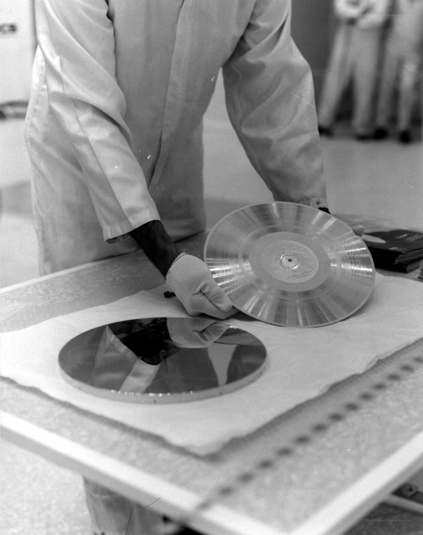 Handling a silver disc