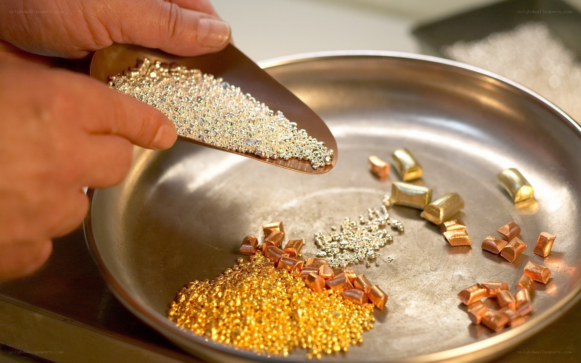 Handling precious metal beads