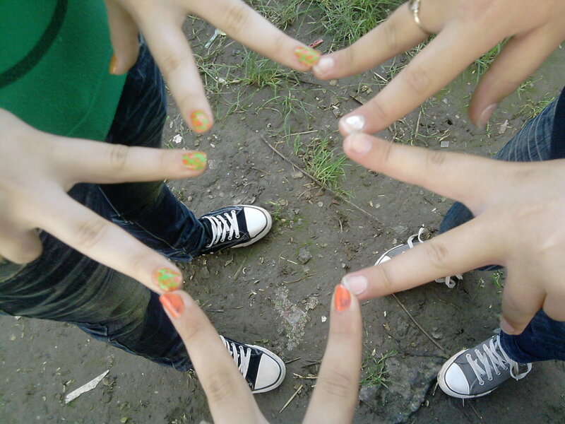 hands forming a circle