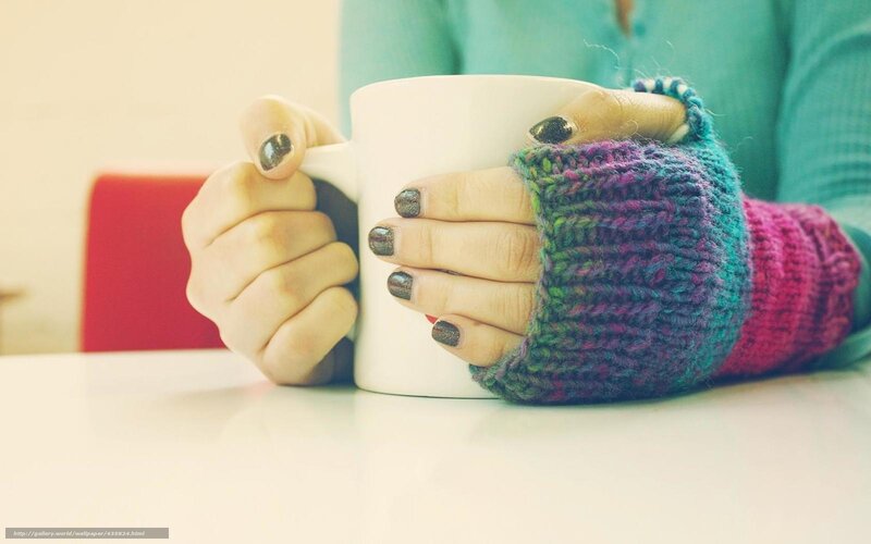 hands holding a mug