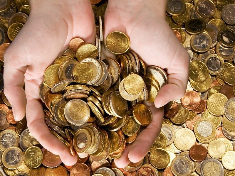 hands holding euro coins