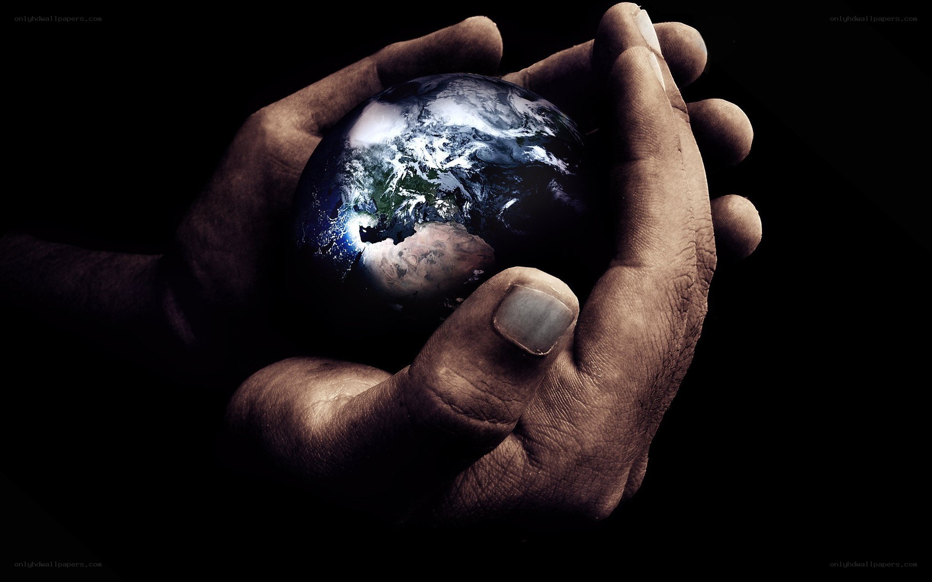 hands holding the earth