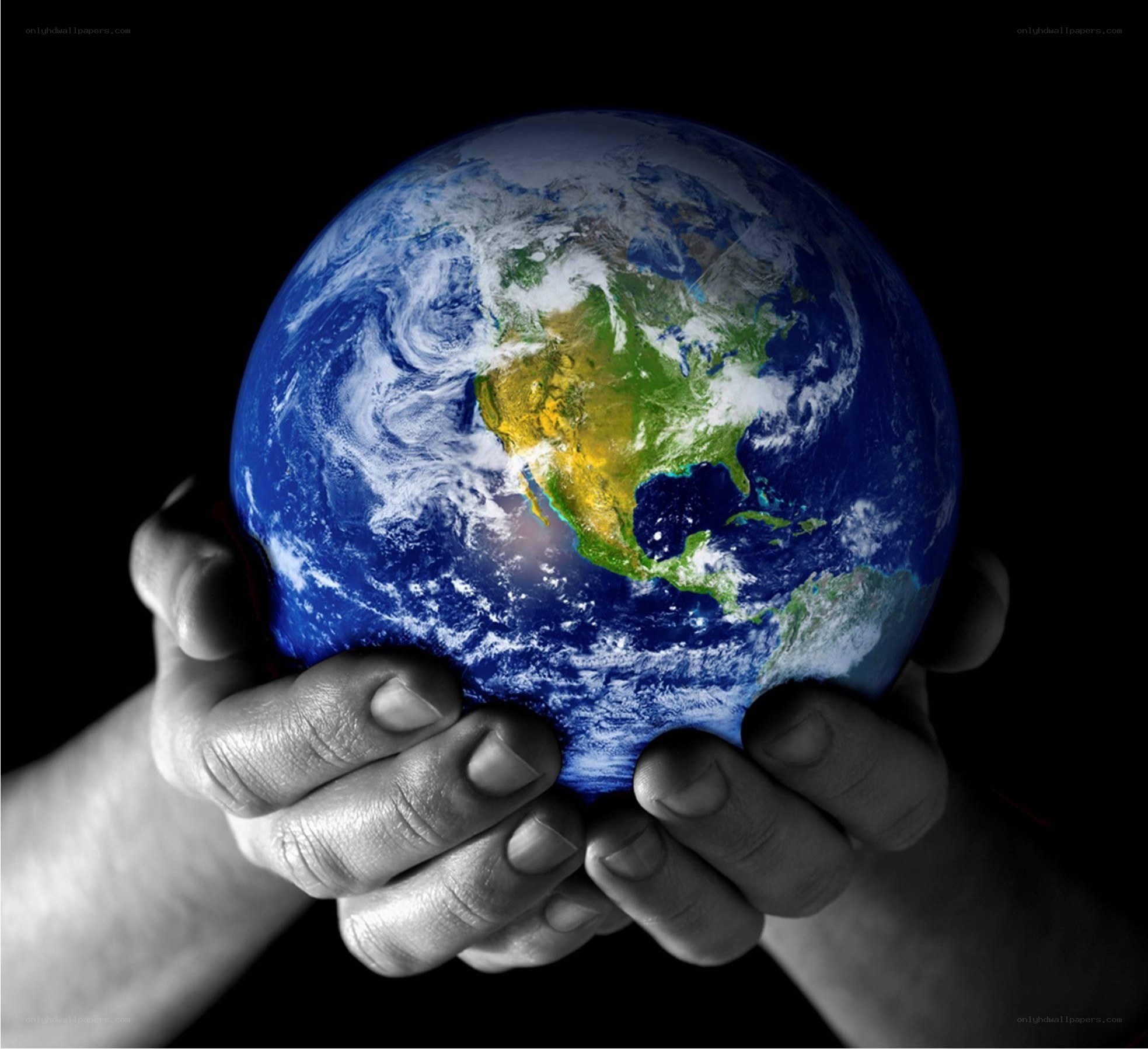 hands holding the earth