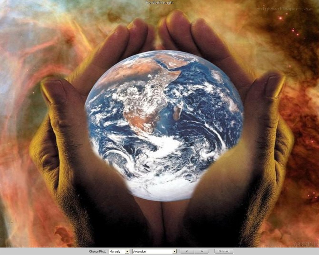 hands holding the earth