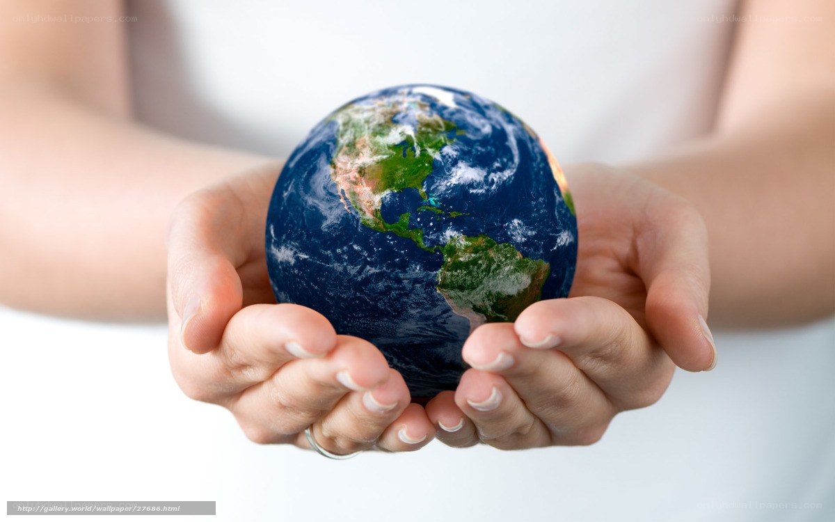 hands holding the earth