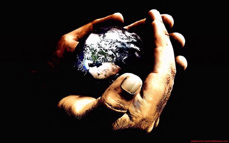hands holding the earth
