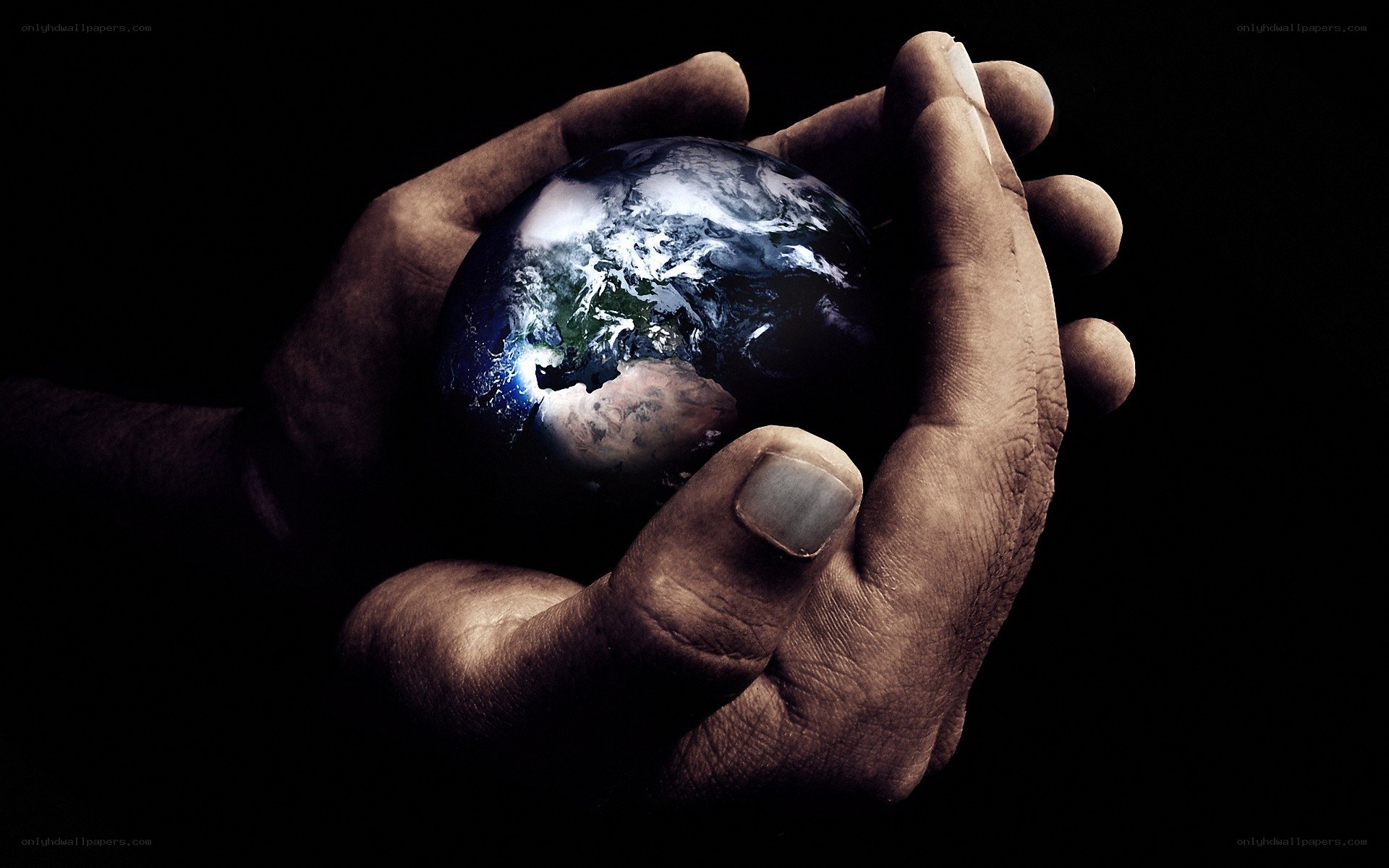 hands holding the earth