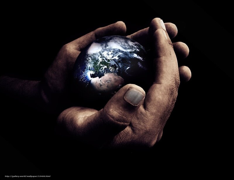 hands holding the earth