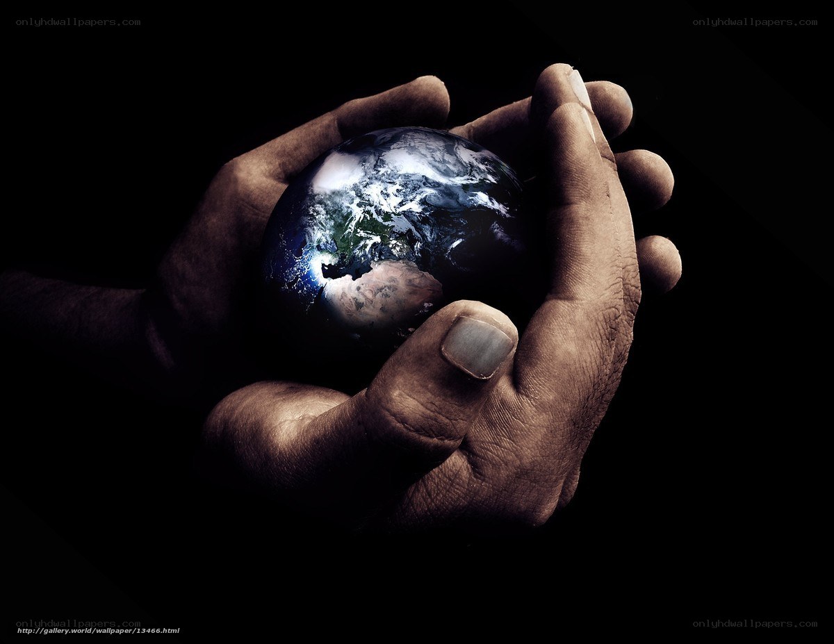 hands holding the earth