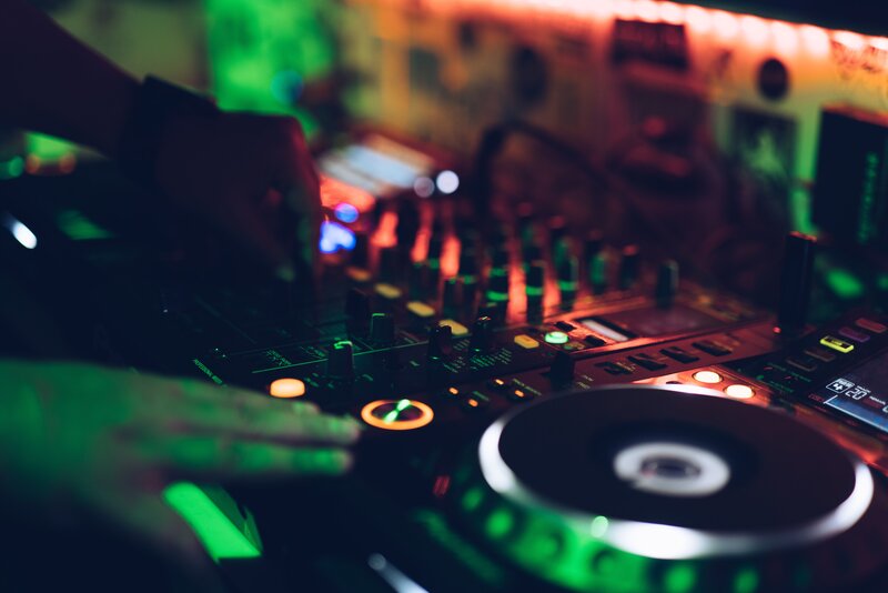 Hands on Dj Mixer — Green
