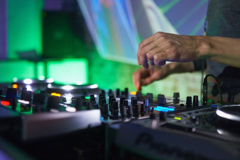 Hands on DJ Mixer