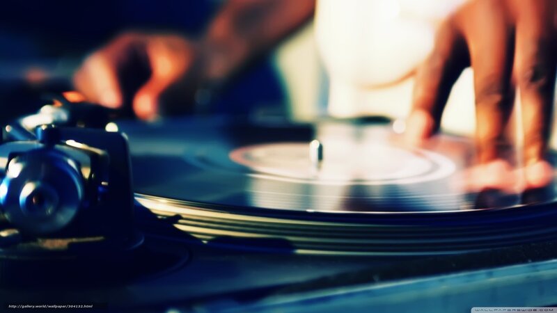 Hands on Turntable