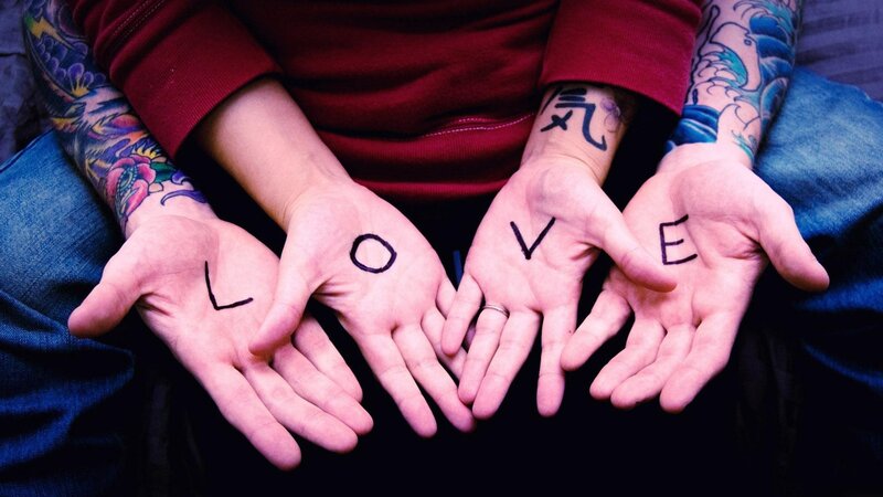 Hands Spelling Love — Red, Calm