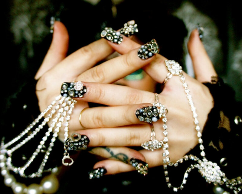 Hands with Jewelry — Black
