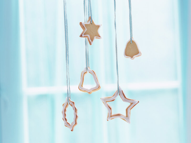 Hanging Gingerbread Ornaments — Blue