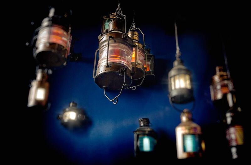 Hanging Lanterns — Black