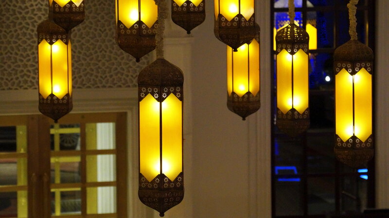 Hanging Lanterns — Yellow