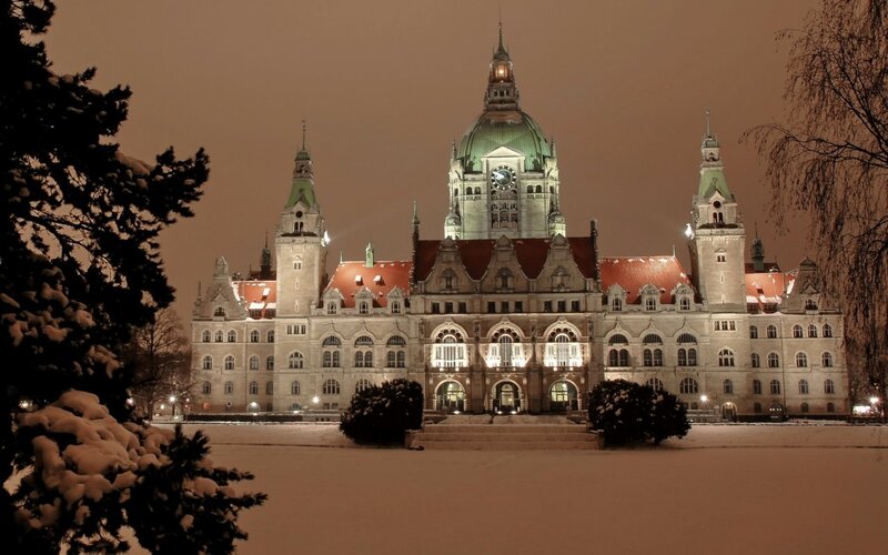 Hannover Town Hall — White, Serene
