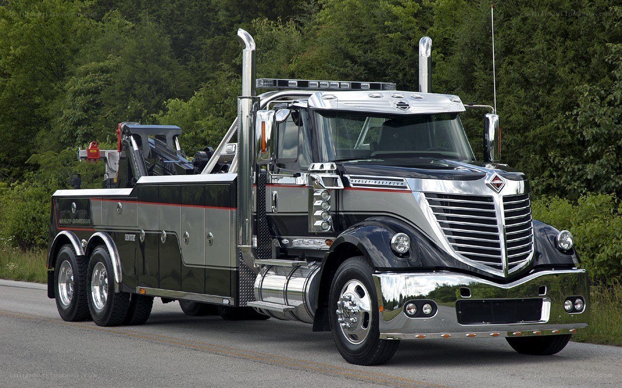 Harley-Davidson tow truck