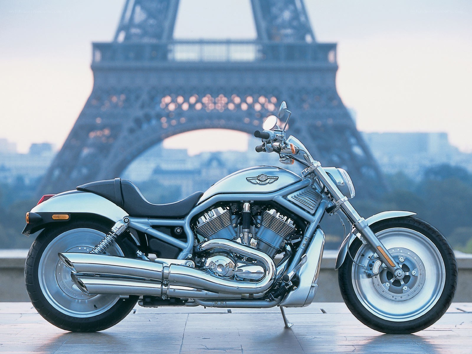 Harley-Davidson V-Rod in Paris