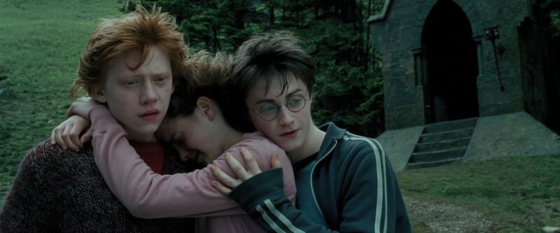 Harry Potter hugging friends