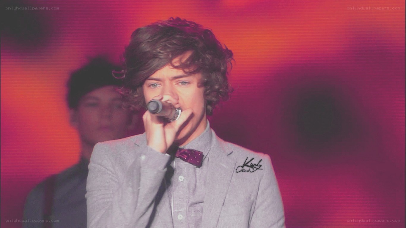 Harry Styles singing on stage