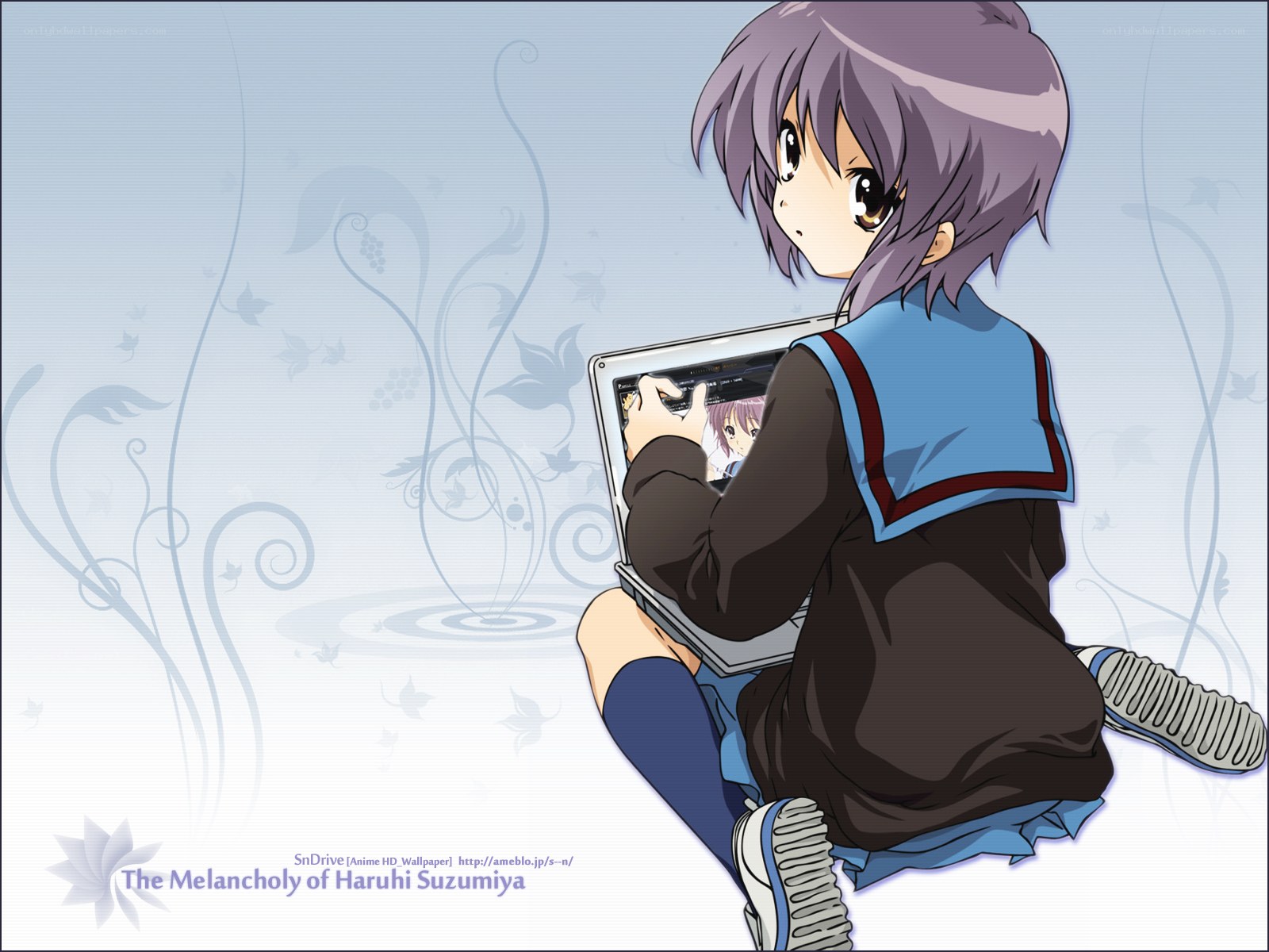 Haruhi Suzumiya using laptop