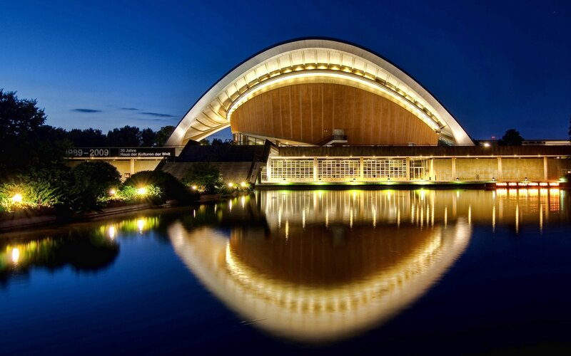 Haus der Kulturen der Welt at night