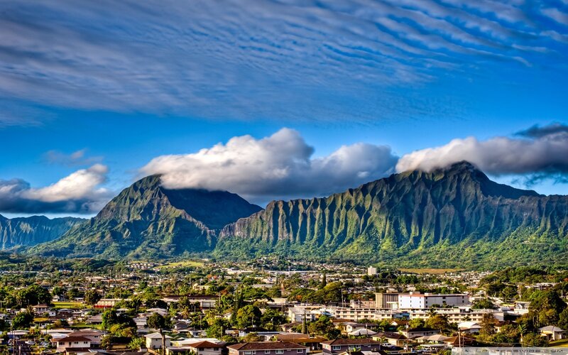 Hawaii mountains and town