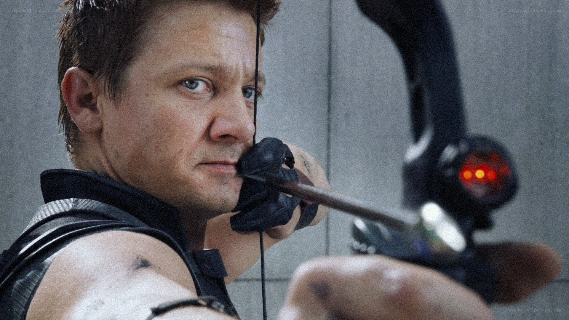 Hawkeye aiming bow