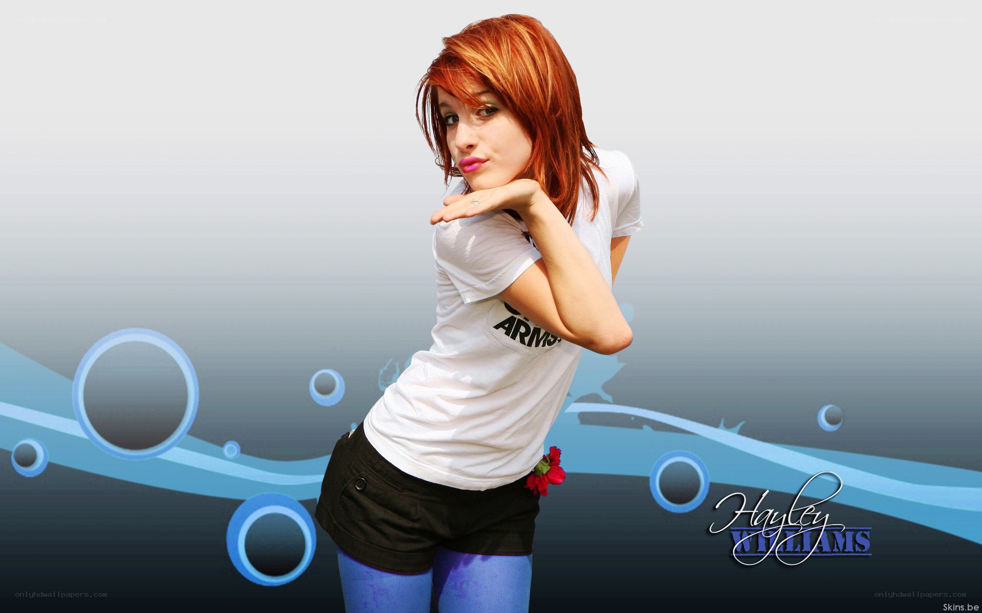 Hayley Williams posing with hand gesture