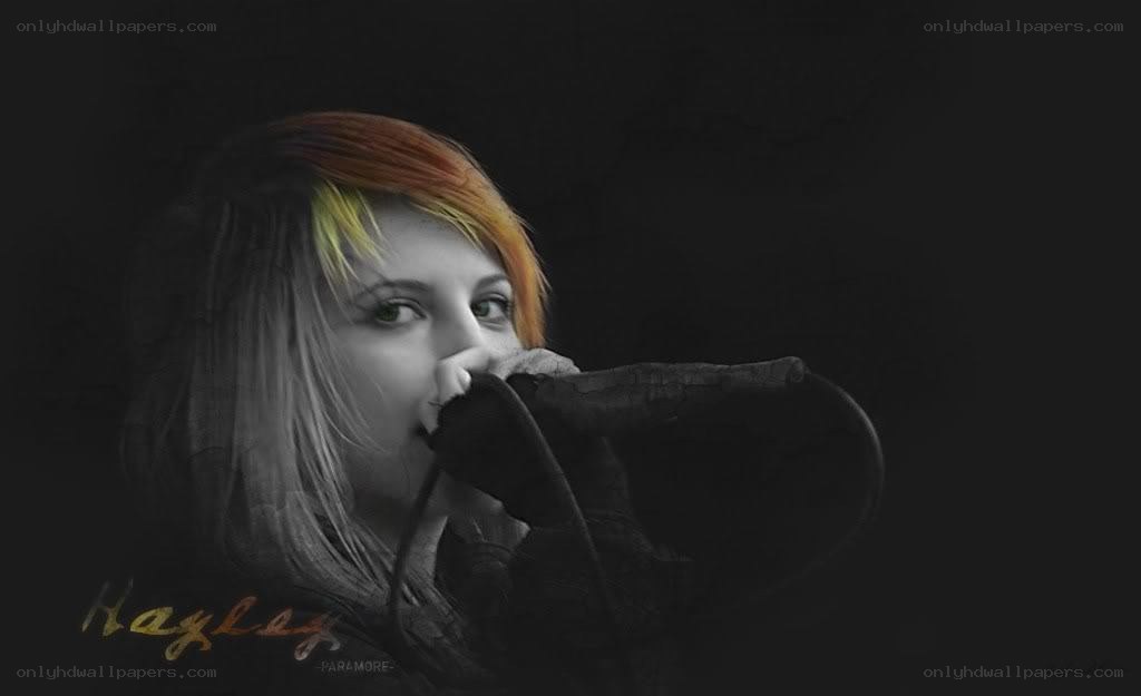 Hayley Williams singing into microphone