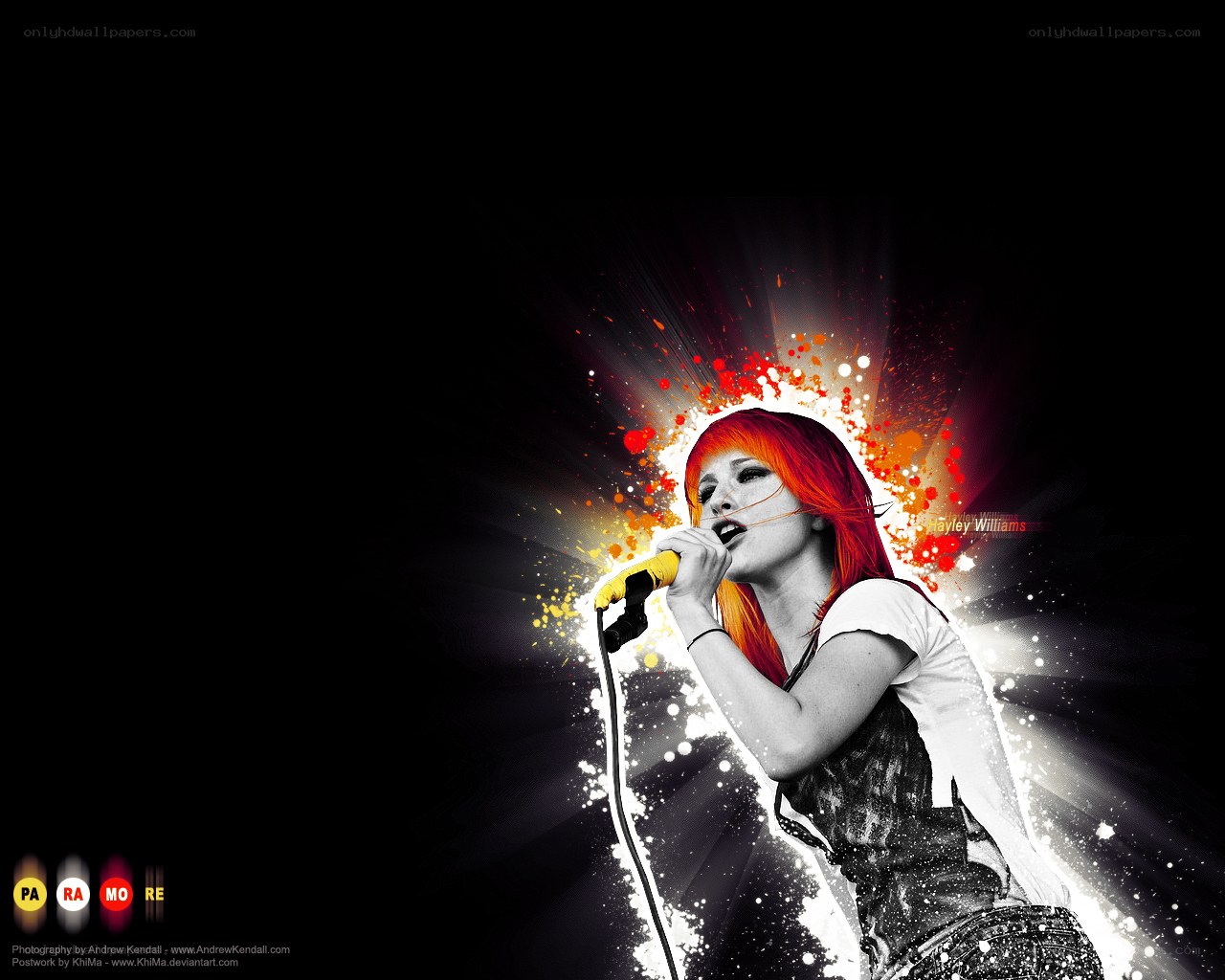Hayley Williams singing with energy