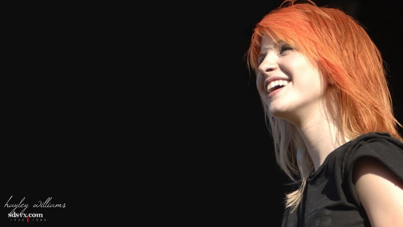Hayley Williams smiling