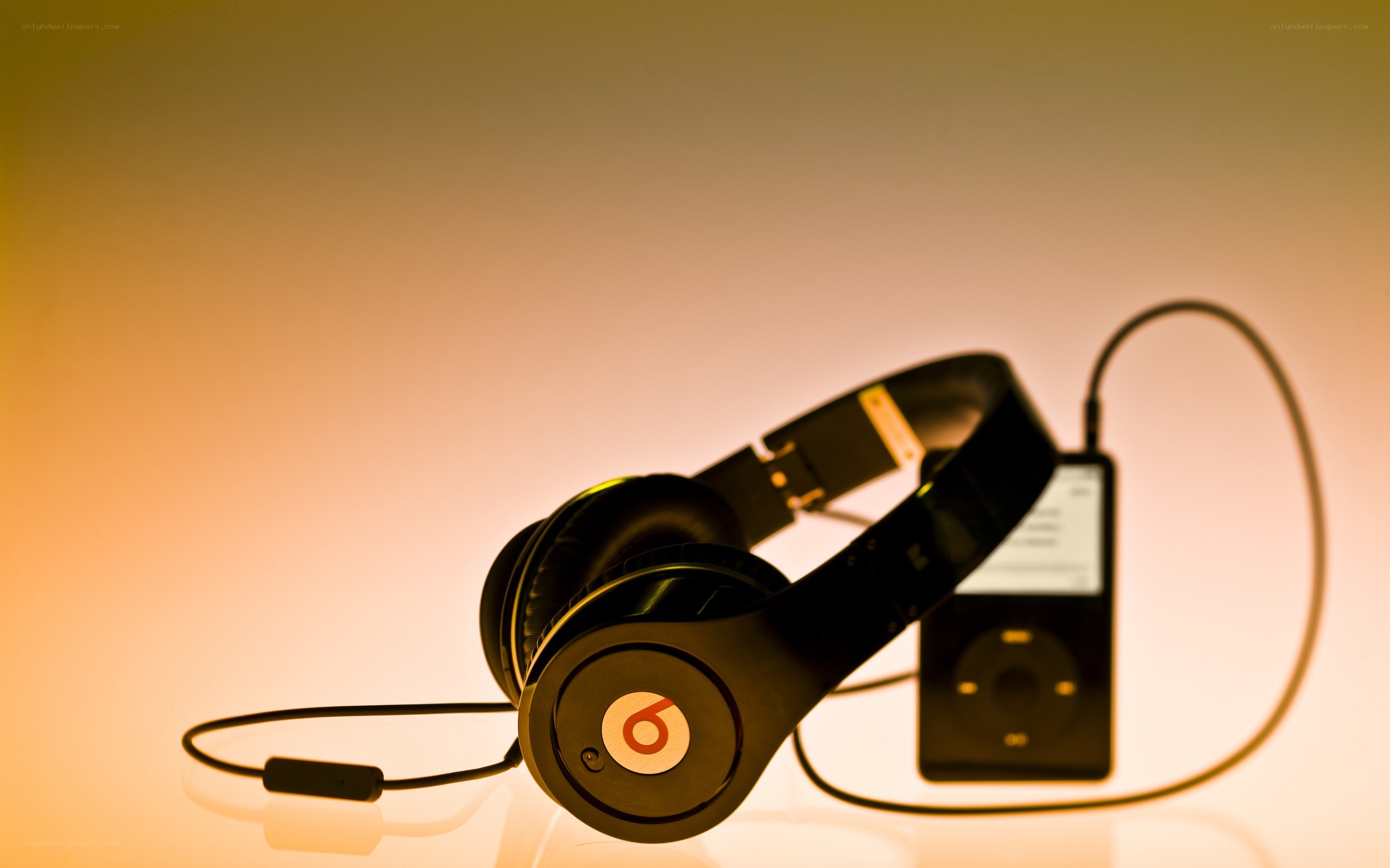 headphones and mp3 player