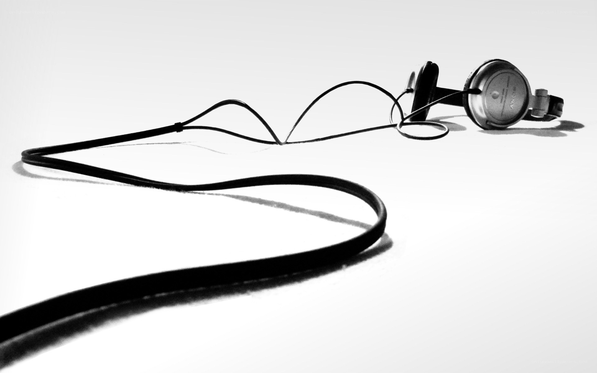 Headphones with coiled cable