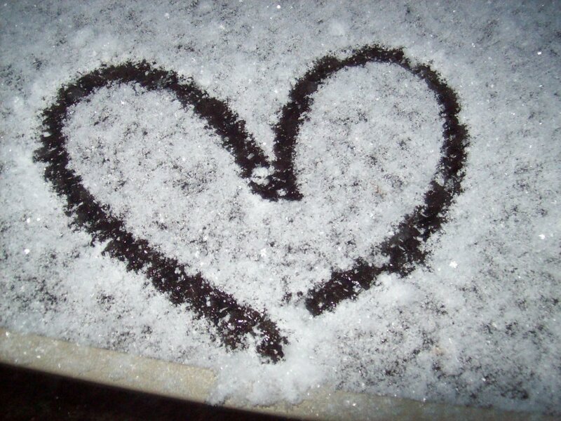 Heart Drawn in Snow — White, Calm
