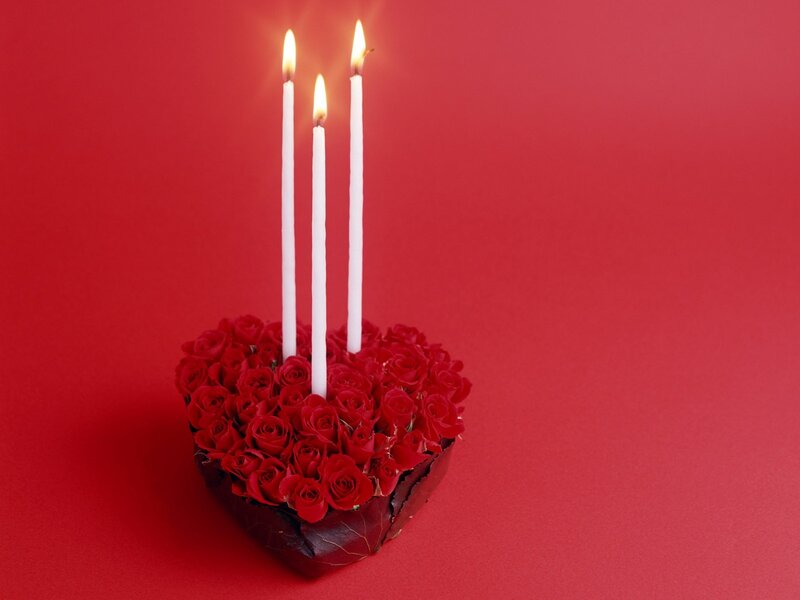 heart of roses with candles