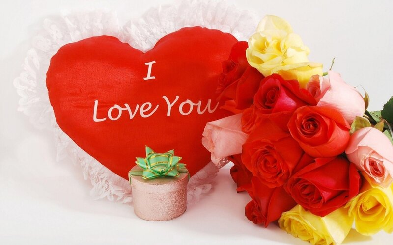 Heart Pillow with Roses — Red, Romantic