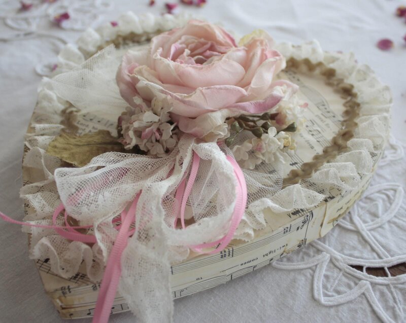 Heart-shaped Box with Flowers — Pink