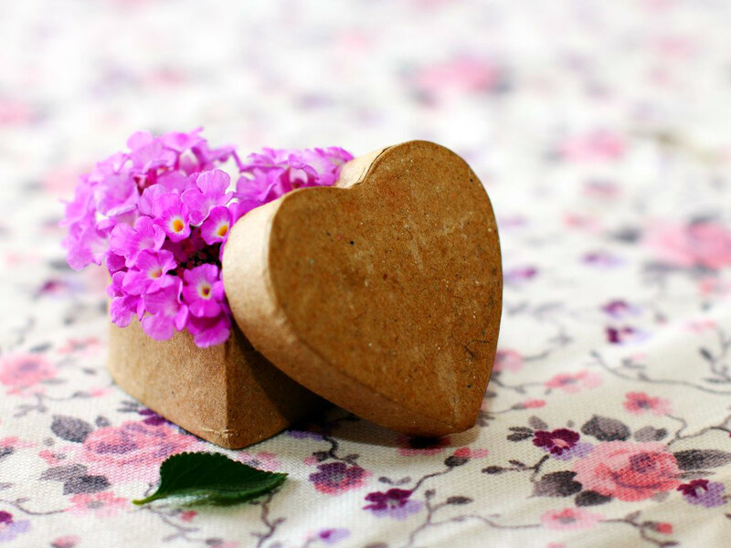 Heart-shaped Box with Flowers — Purple, Calm