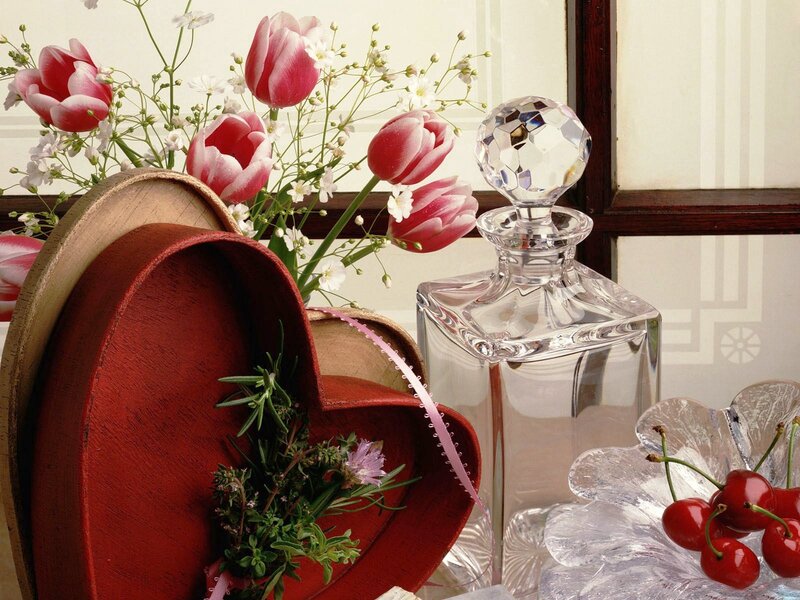 Heart-shaped Box with Flowers — Red