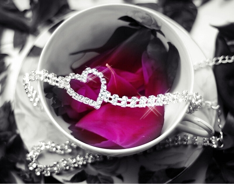 Heart-shaped Bracelet in Cup