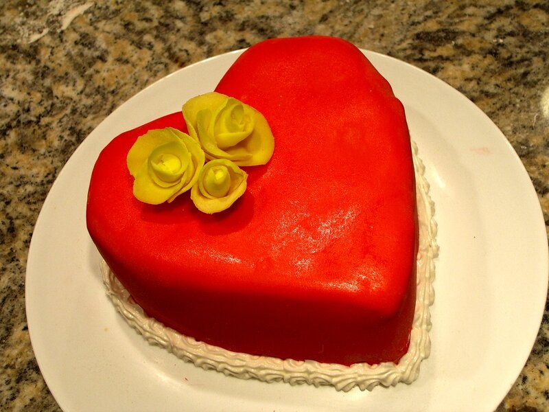 Heart-shaped Cake — Red