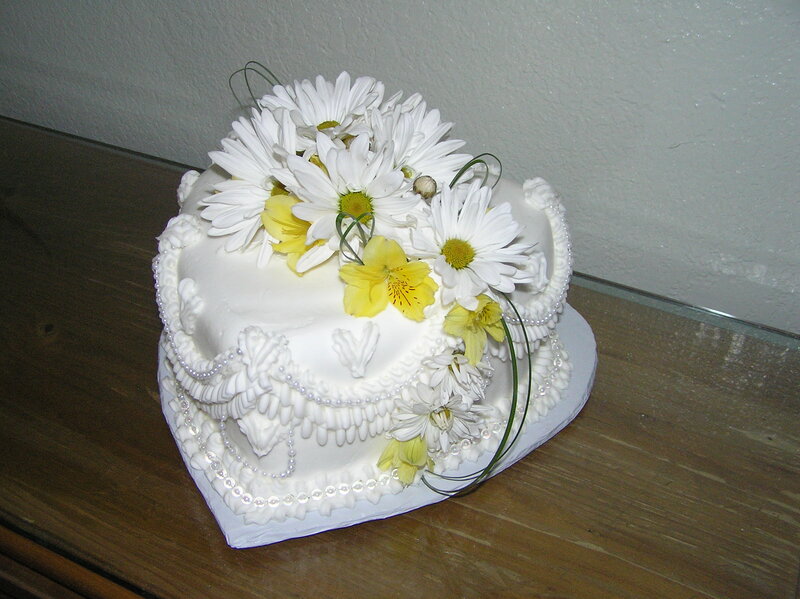 Heart-shaped Cake with Flowers — White