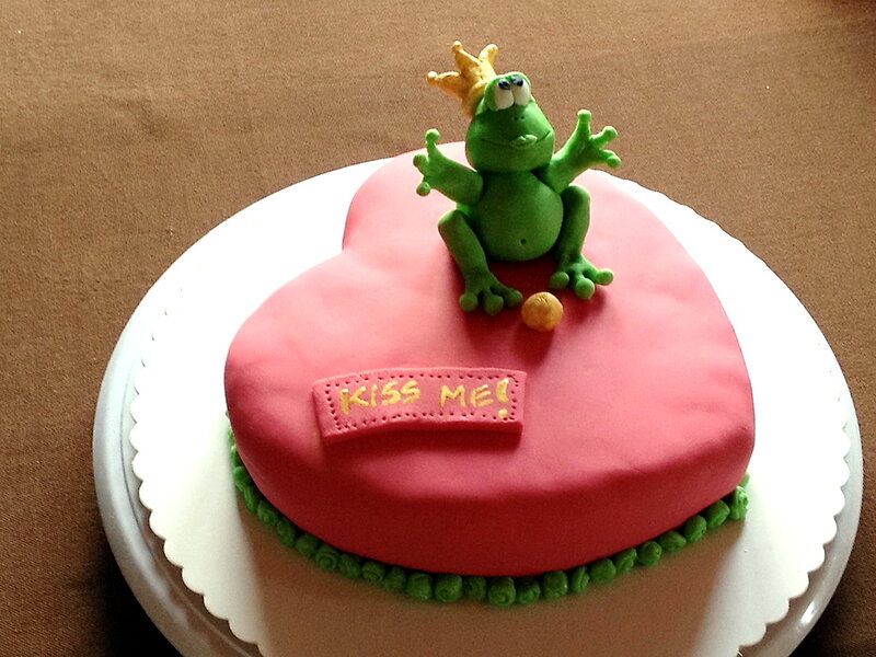 Heart-shaped Cake with Frog