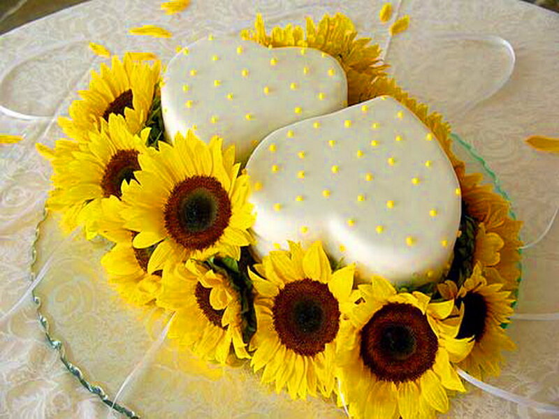 Heart-shaped Cakes with Sunflowers
