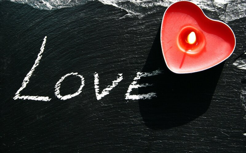 Heart-shaped Candle on Slate — Black